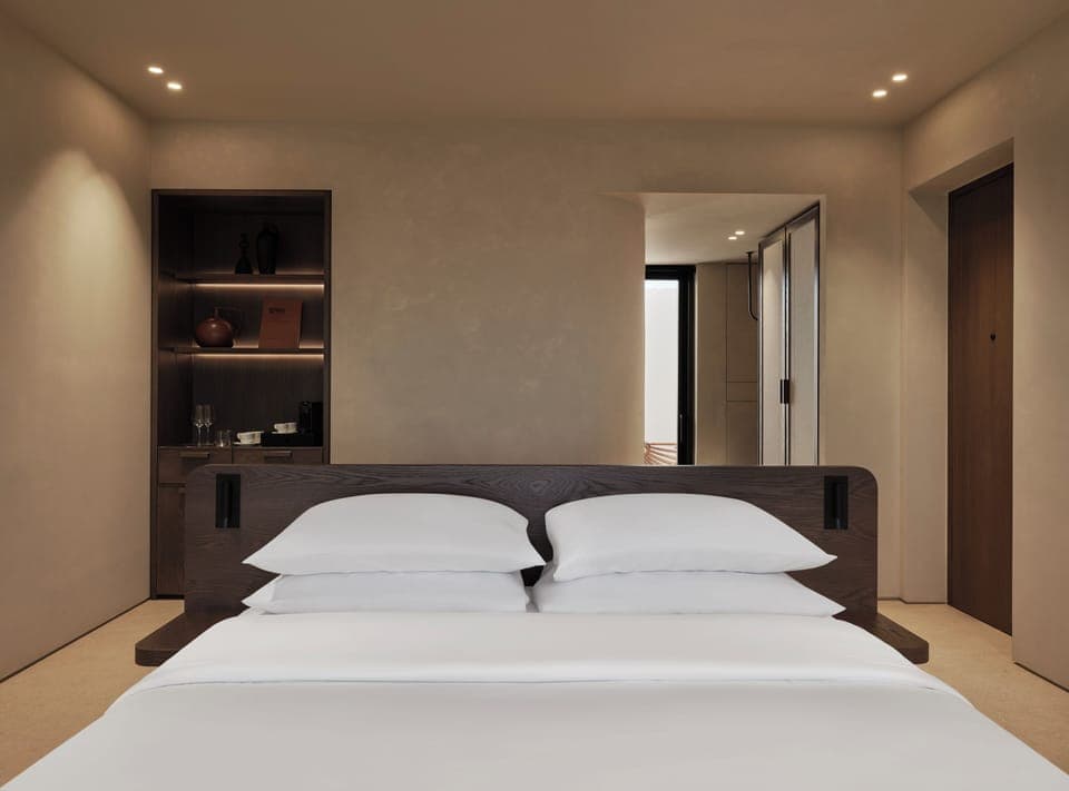 Premium bedding, in-room safe, desk, laptop workspace