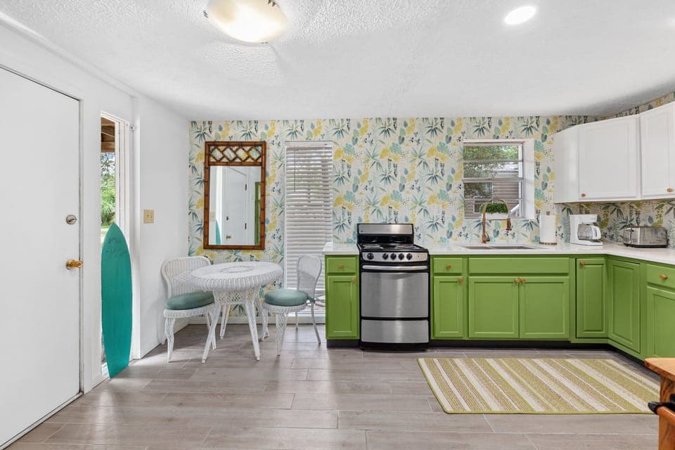 Kitchen/Dining Area