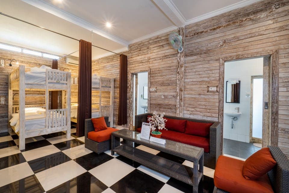 Premium bedding, in-room safe, desk, free WiFi