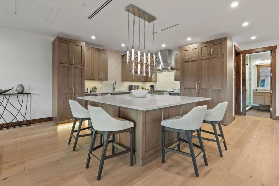 Dine-In kitchen