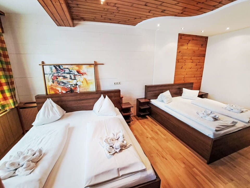 Wood, Wood Stain, Hardwood, Stairs, Plank, Wood Flooring, Lumber, Varnish, Handrail