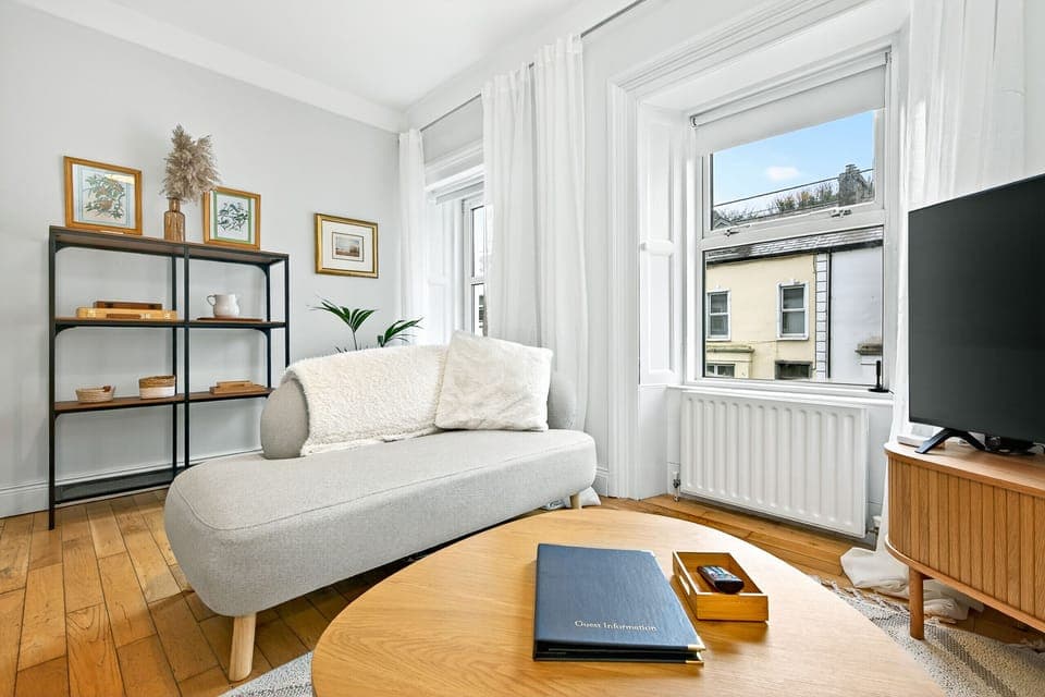 Bright and spacious living room