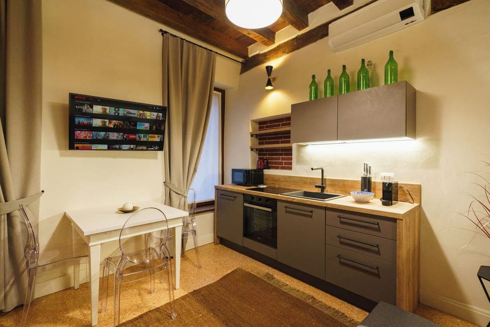 Apartment, 1 Bedroom | Private kitchen | Stovetop, cookware/dishes/utensils