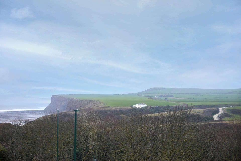 Balmoral Terrace, Saltburn - Host & Stay