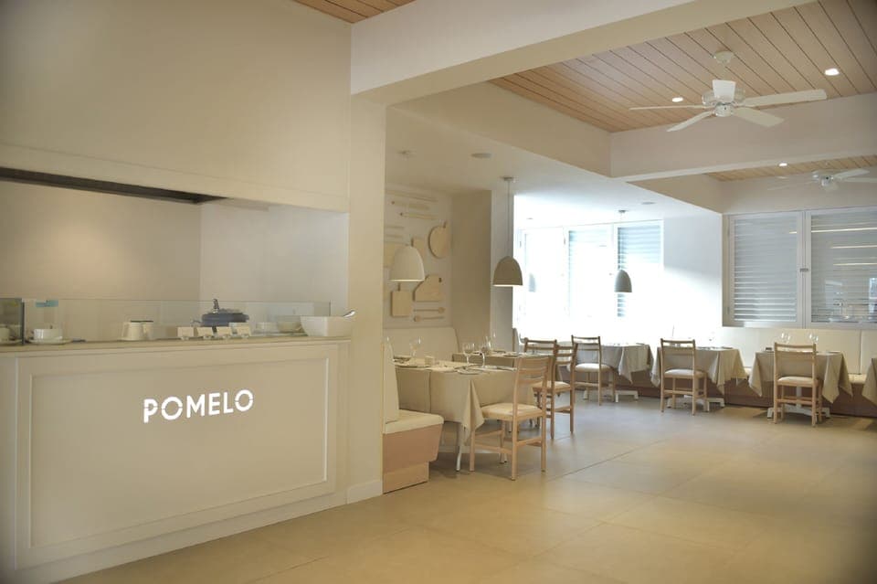 4 restaurants, breakfast, lunch, dinner served; international cuisine