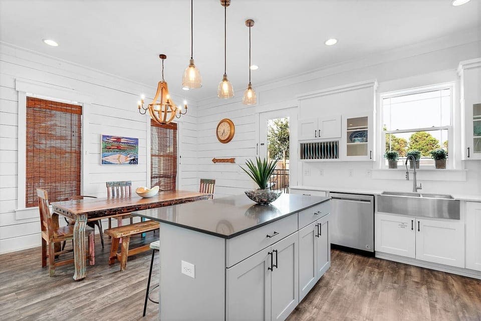 Freestyle's open floorplan lets the family chef take part in the conversation.