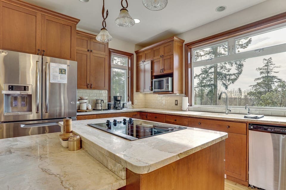 House (5 Bedrooms) | Interior