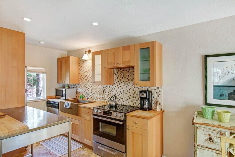 Vita @ Bungalow 313 Sonoma Vacation Rental - Kitchen