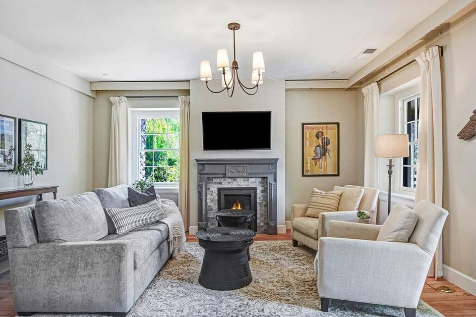 Cielo @ Bungalow 313 Sonoma Vacation Rental - Living Room