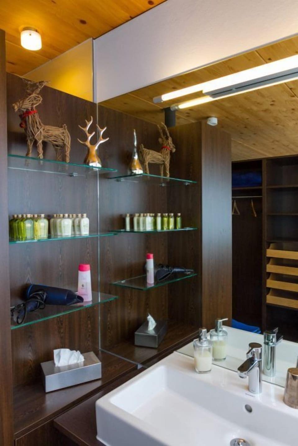 House, Pool Access, Valley View | Bathroom | Shower, free toiletries, hair dryer, bathrobes