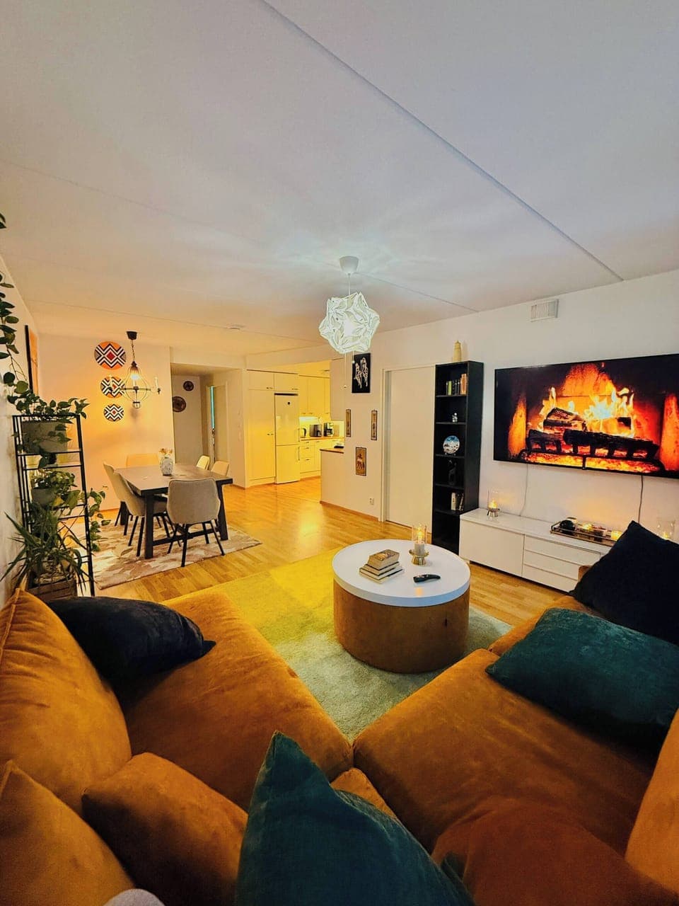 Apartment, 2 Bedrooms, Accessible, Sauna | Living room | Books