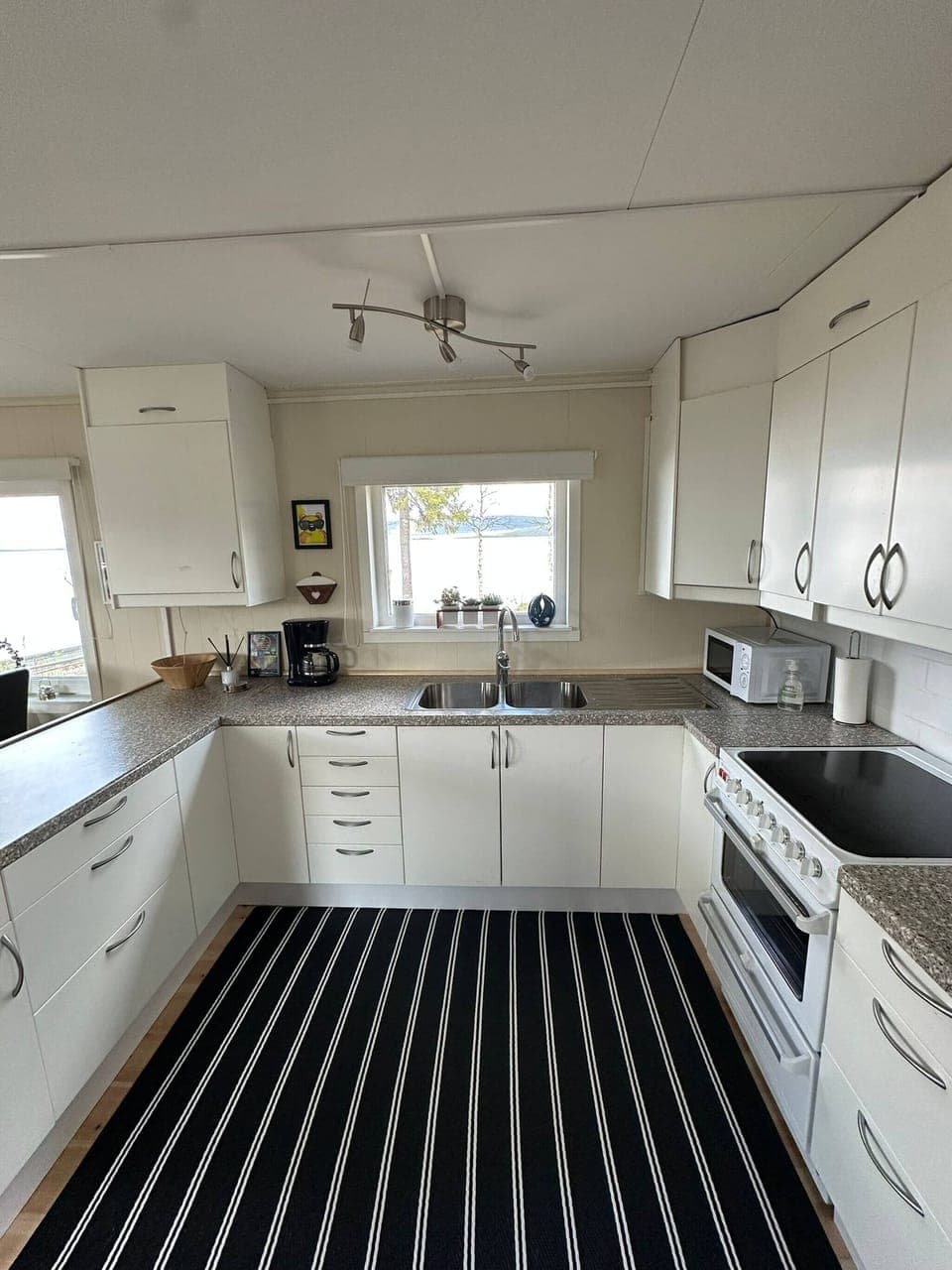 House, 1 Bedroom, Fireplace, Lake View | Interior