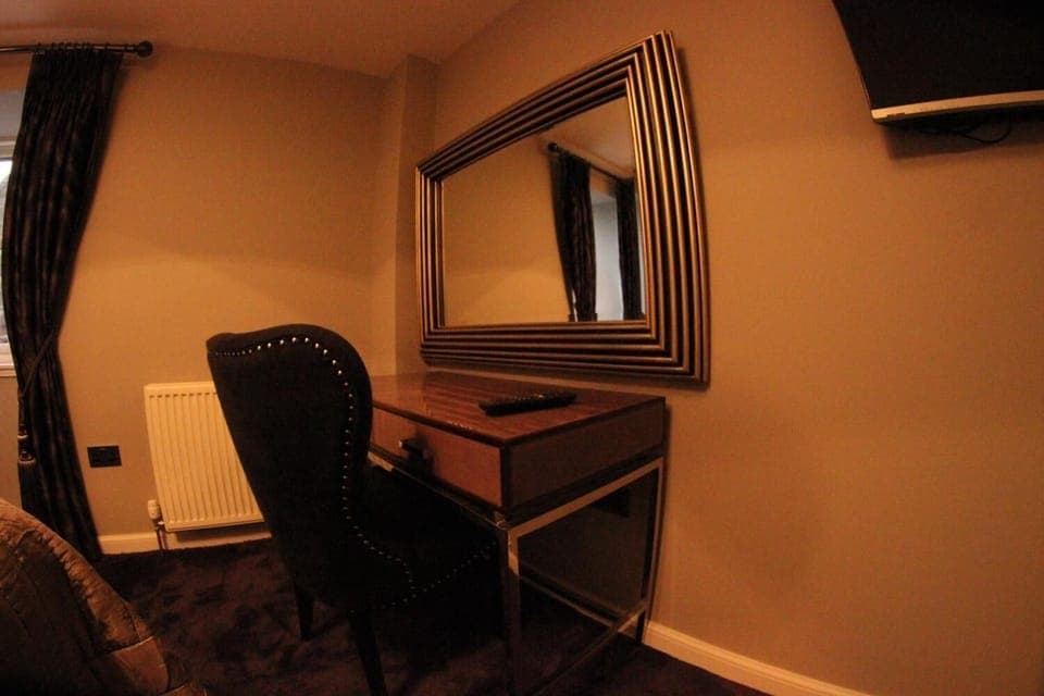 Desk, soundproofing, iron/ironing board, free WiFi