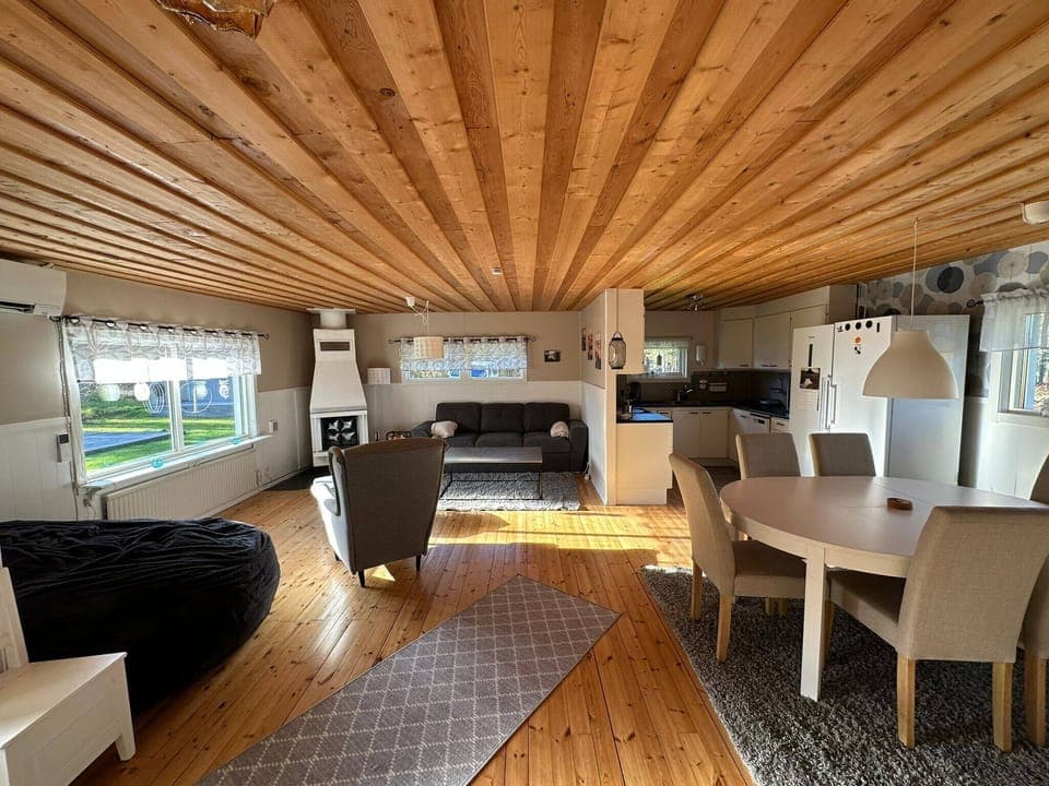 House, 2 Bedrooms, Fireplace, Garden View | Living room