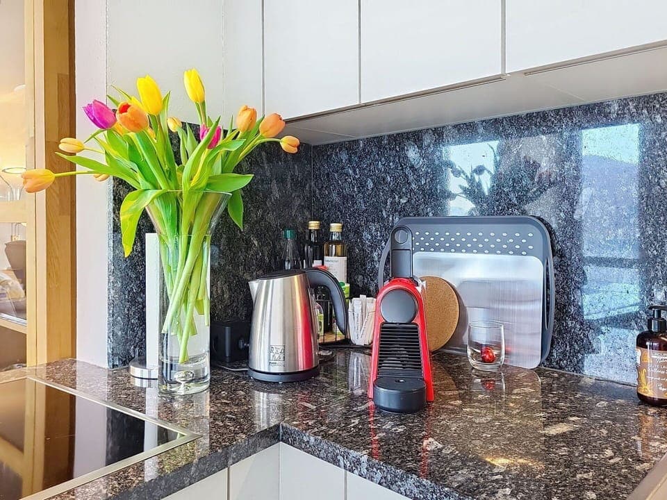 Kitchen Appliance, Countertop, Kitchen, Home Appliance, Interior Design, Major Appliance, Lighting, Tableware, Furniture, Small Appliance