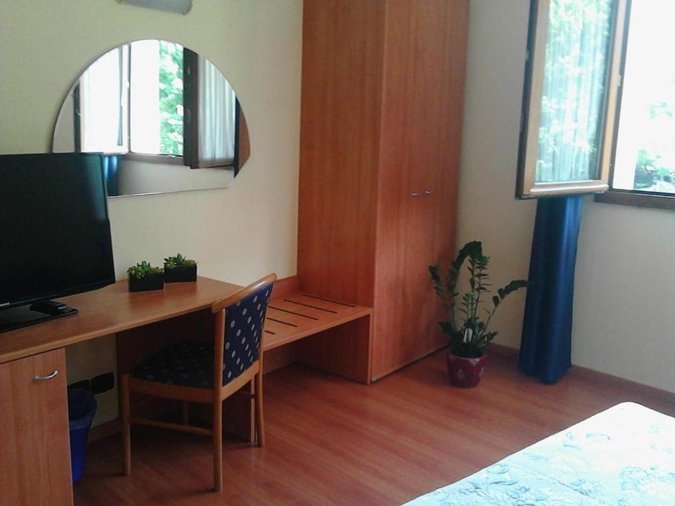 Desk, cribs/infant beds, rollaway beds, free WiFi