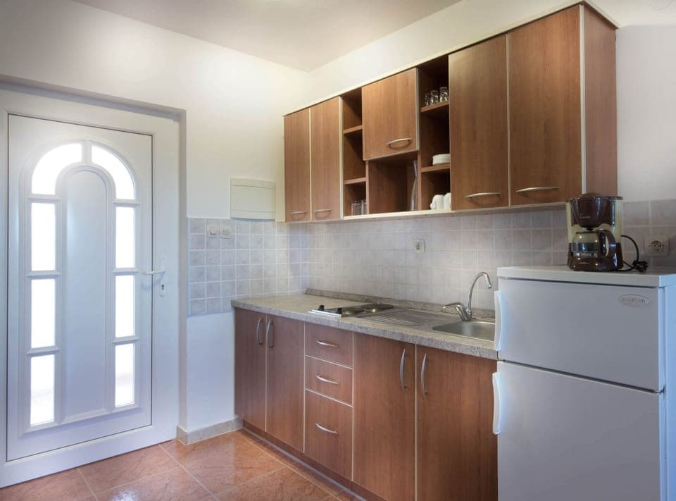 Studio (Classic Studio Apartment with Sea Vie) | Private kitchen | Fridge