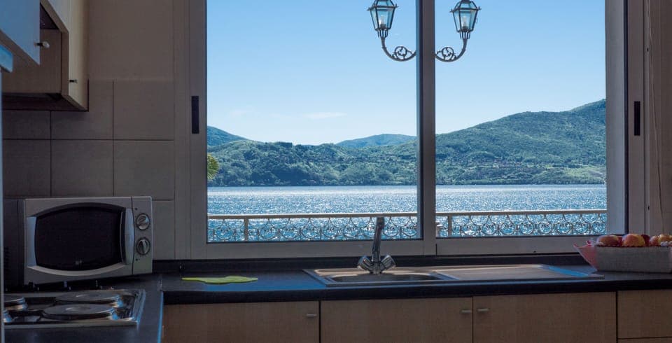 Superior Apartment, 1 Bedroom, Kitchen, Lake View | Private kitchen | Fridge, microwave, stovetop, coffee/tea maker