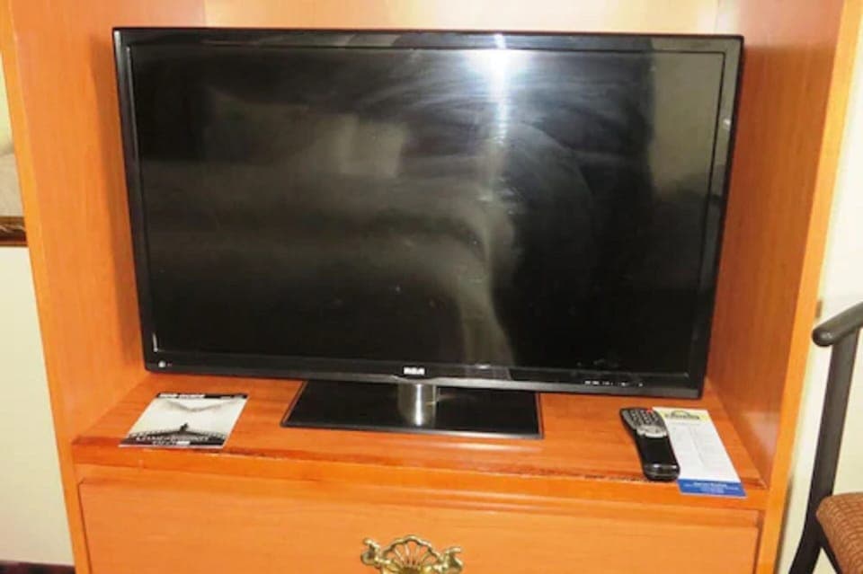 Desk, blackout drapes, iron/ironing board, free cribs/infant beds