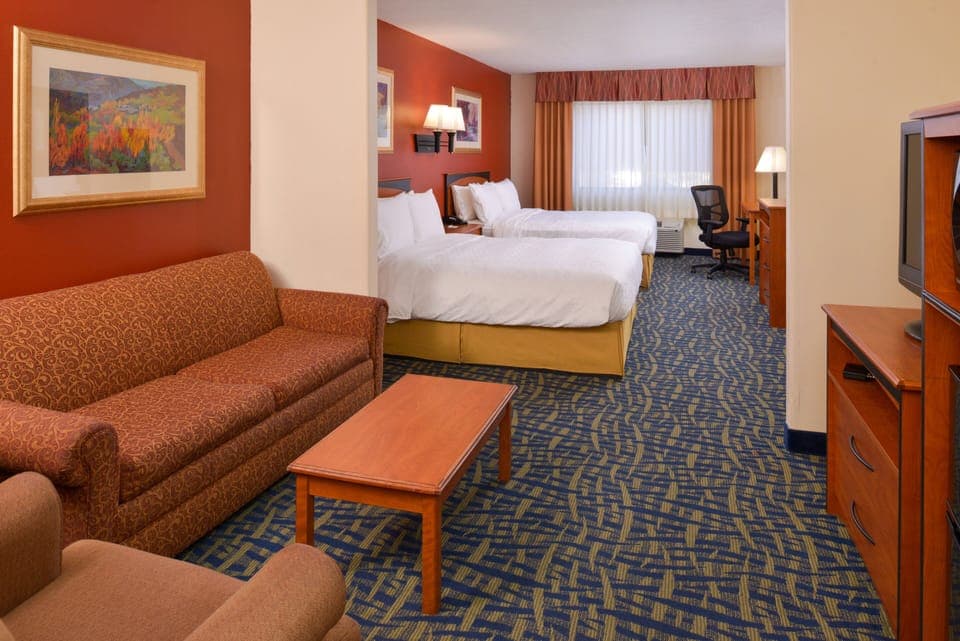 1 bedroom, premium bedding, pillowtop beds, individually decorated