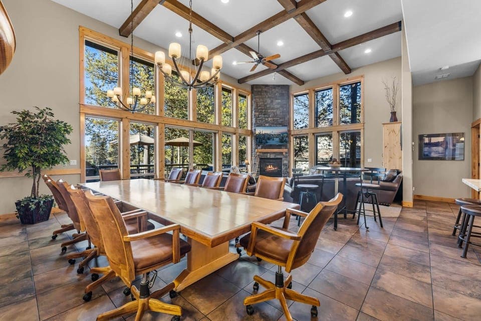 large-group-lodge-sunriver-oregon.jpg