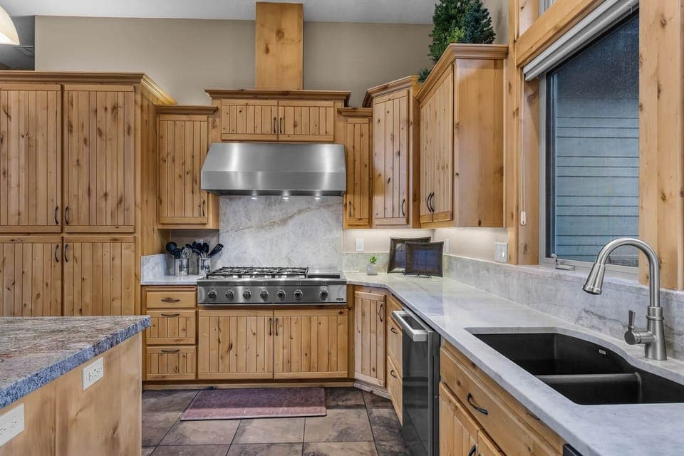 sunriver-vacation-rental-chef-kitchen.jpg