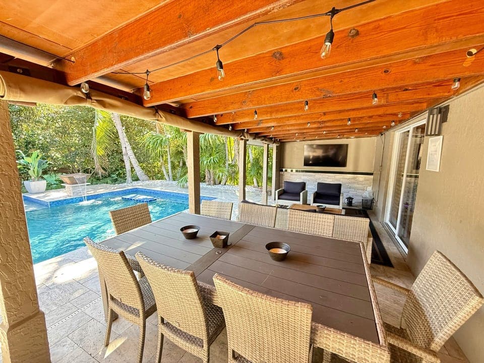 Outdoor dining