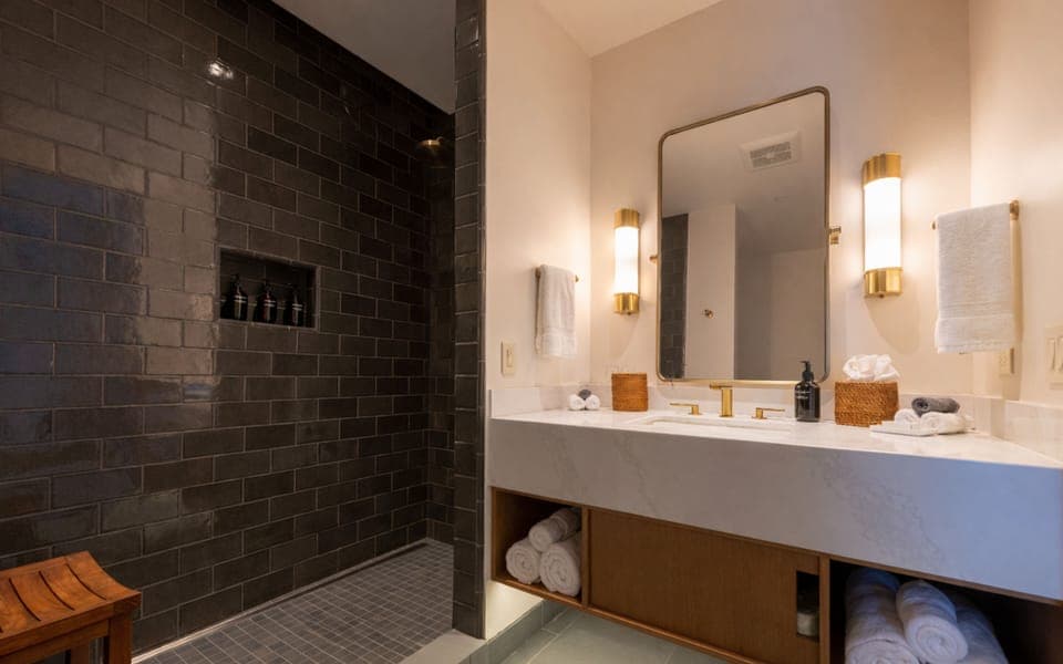 Deluxe Single Room, Courtyard View | Bathroom | Shower, hair dryer, bathrobes, slippers