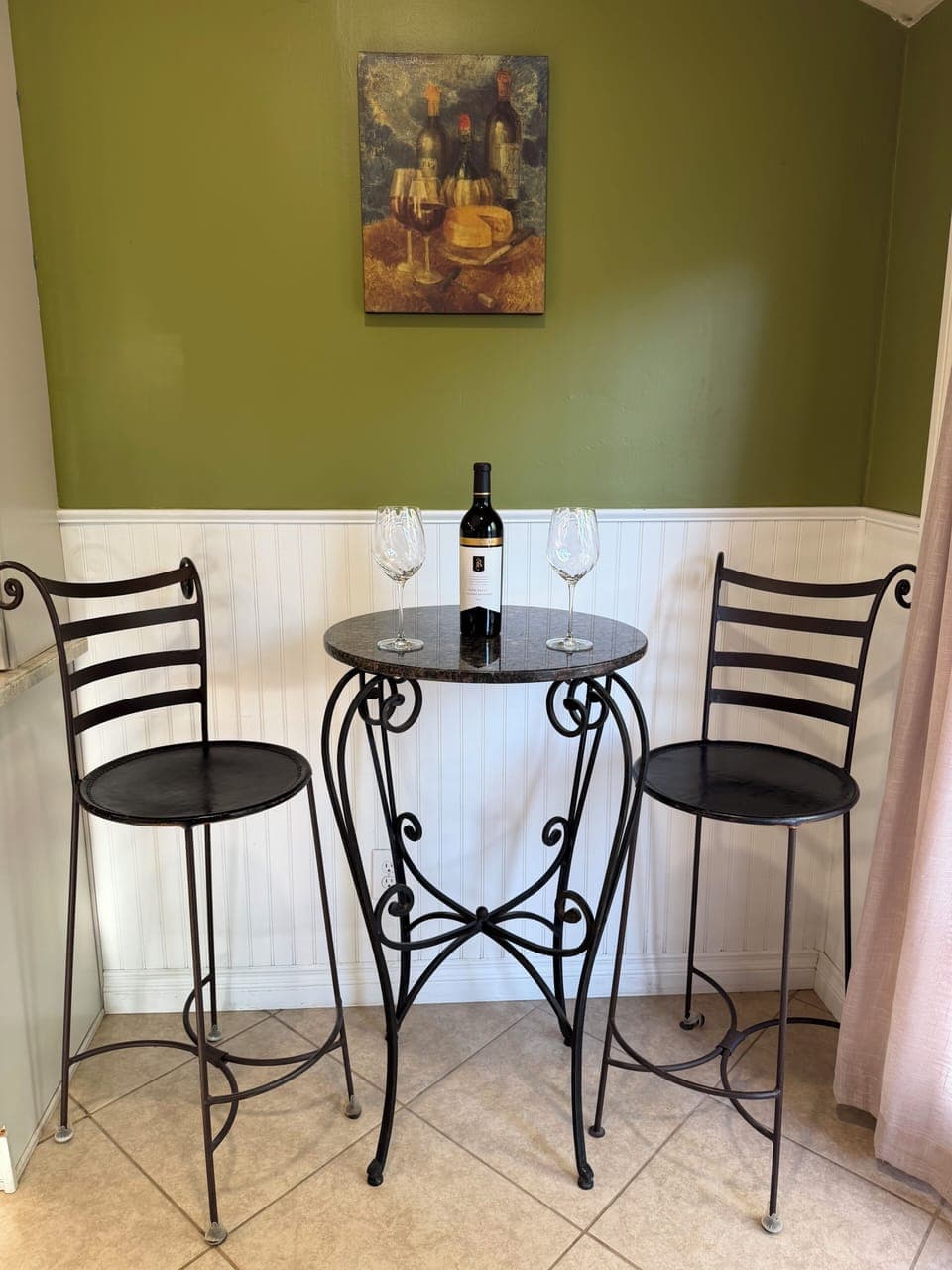 Bistro area in kitchen