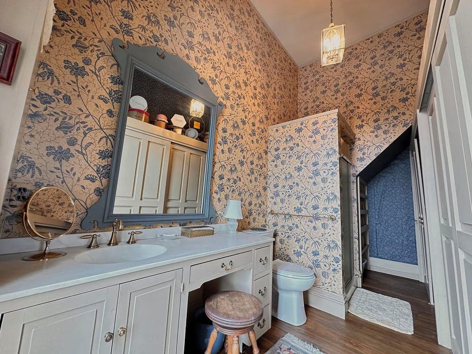 Deluxe Single Room, Garden View | Bathroom | Combined shower/tub, free toiletries, towels, soap