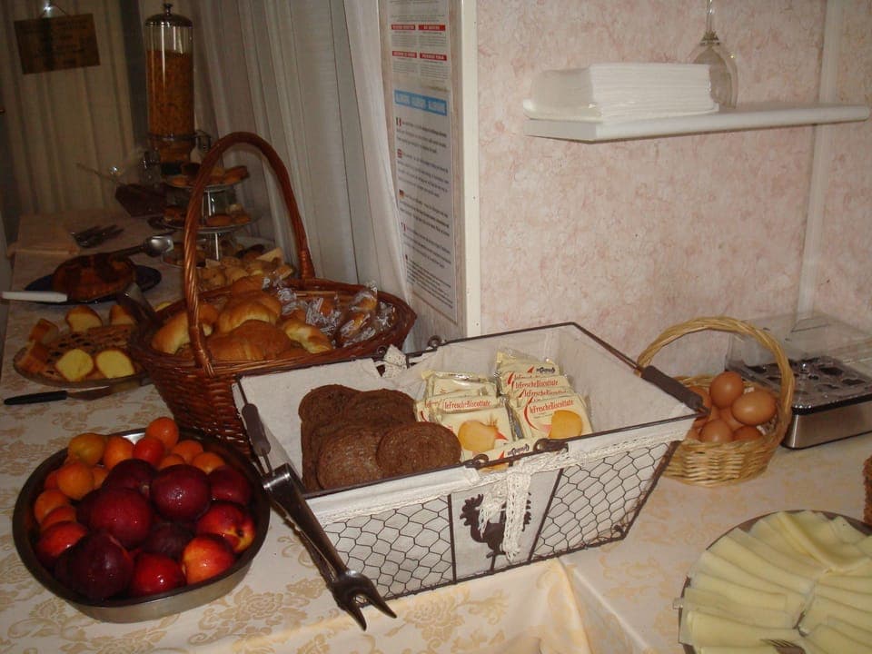 Daily cooked-to-order breakfast for a fee