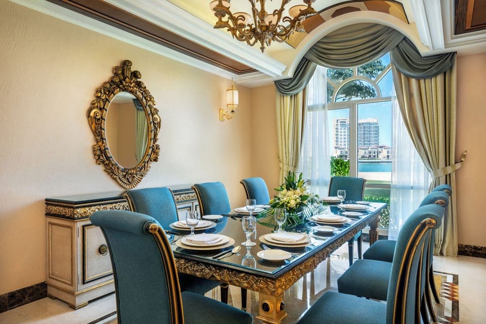 Villa, 4 Bedrooms | Dining room