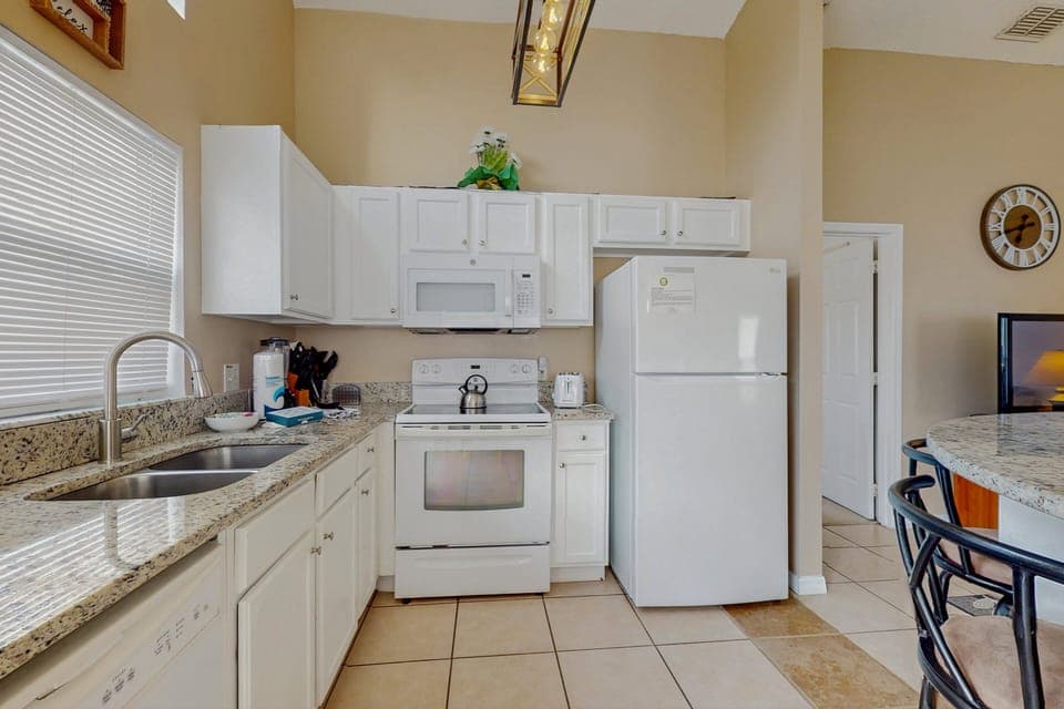 House, Multiple Beds, Pool Access, Pool View (The Fairway Retreat) | Private kitchen