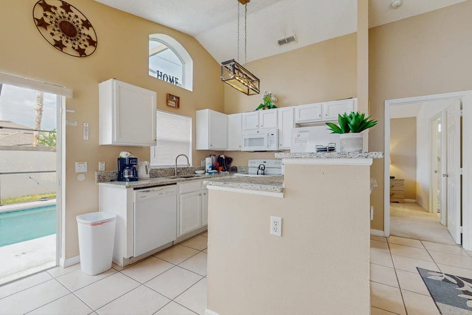House, Multiple Beds, Pool Access, Pool View (The Fairway Retreat) | Private kitchen