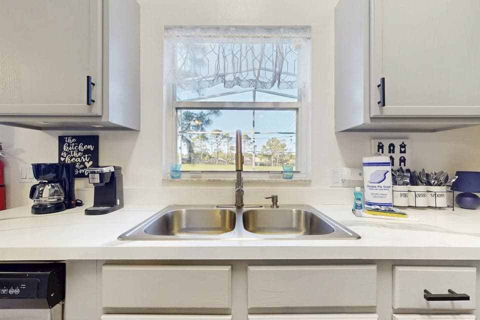 House, Multiple Beds, Pool Access, Pool View (The Par-fect Getaway) | Private kitchen