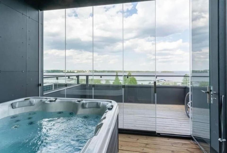 Outdoor spa tub