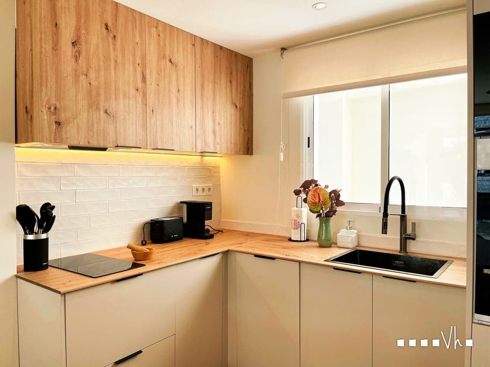 Cocina americana totalmente equipada — todo lo que necesitas para cocinar como en casa.