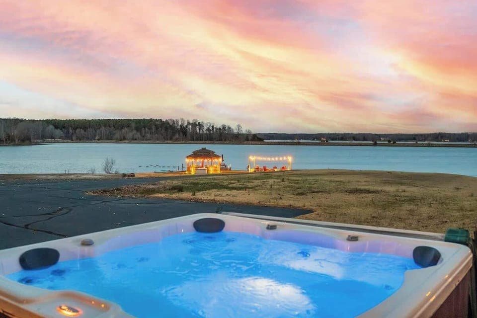 Outdoor spa tub