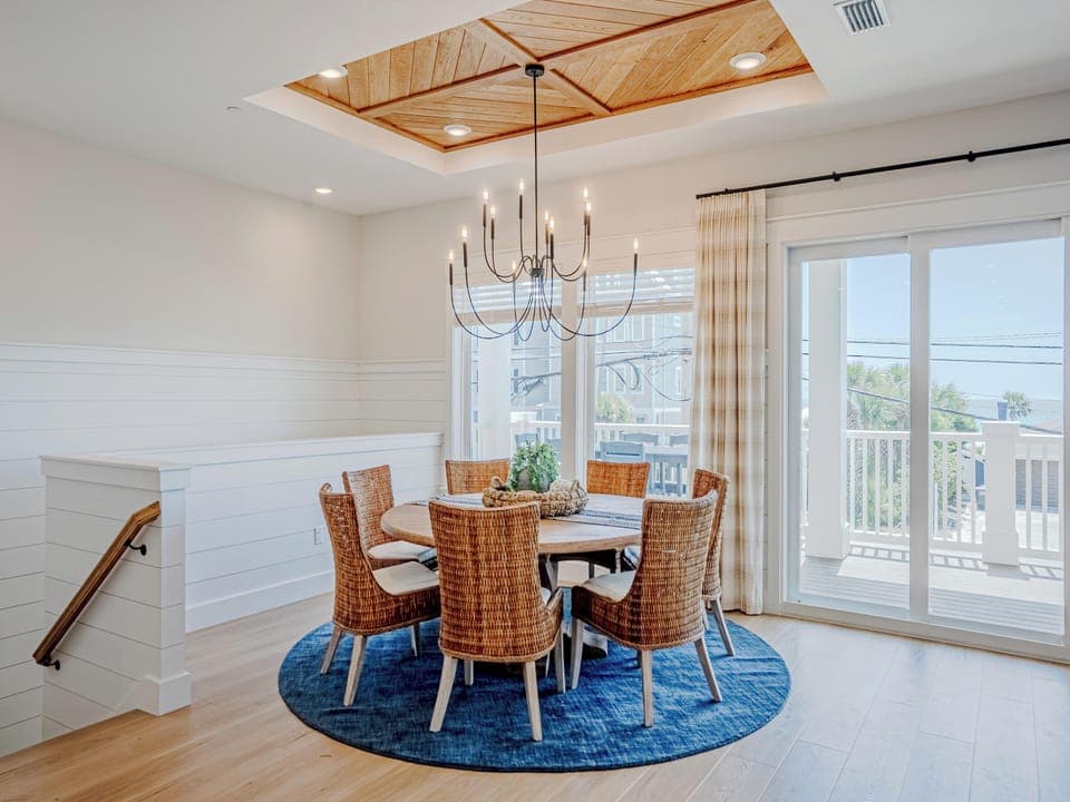 Dining Area - Floor 2