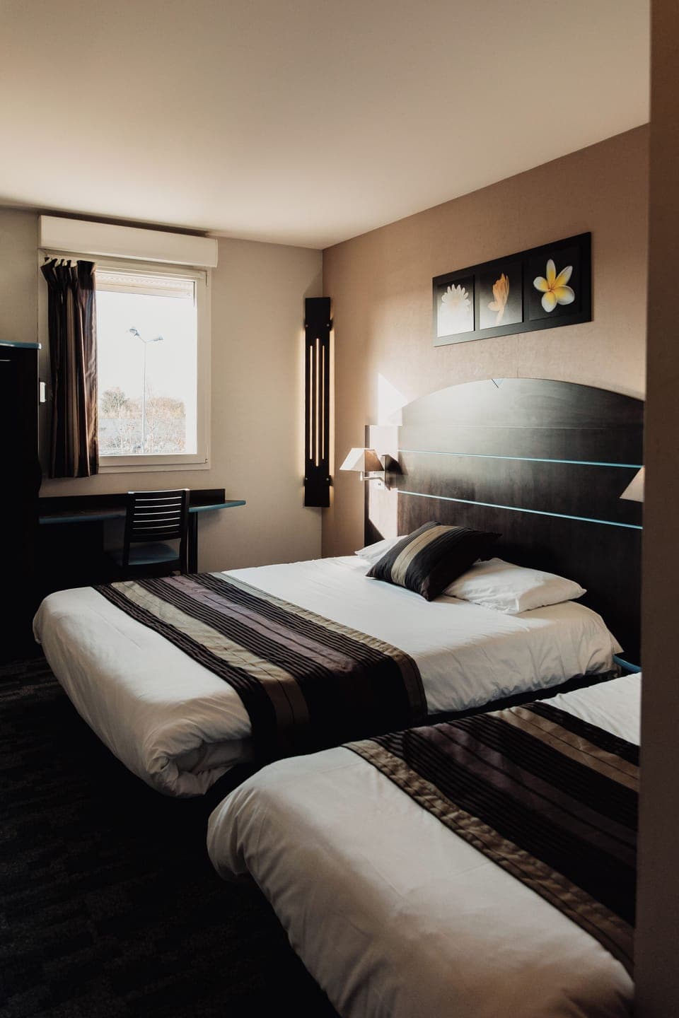 Triple Room | Desk, laptop workspace, soundproofing, iron/ironing board