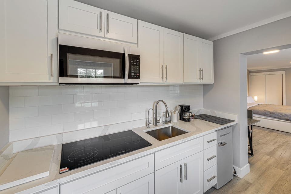 Pool House Suite | Kitchenette