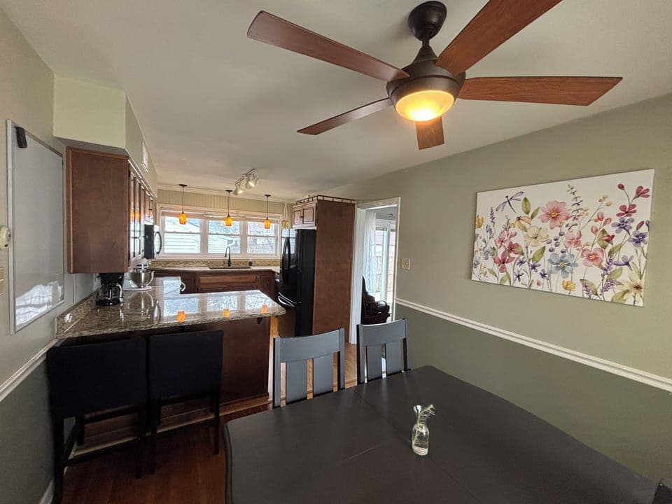 Full appliance kitchen - fridge, dishwasher, stove/oven, toaster, coffee maker +