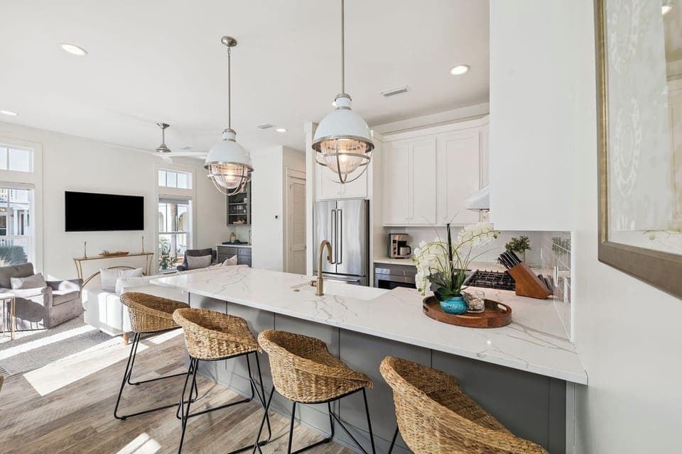 Bar Seating for 4 - Perfect for Breakfast or Quick Bites!
