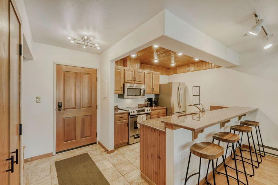 Full size kitchen W/table & bar seating. Seats 10. Fully equipped kitchen.
