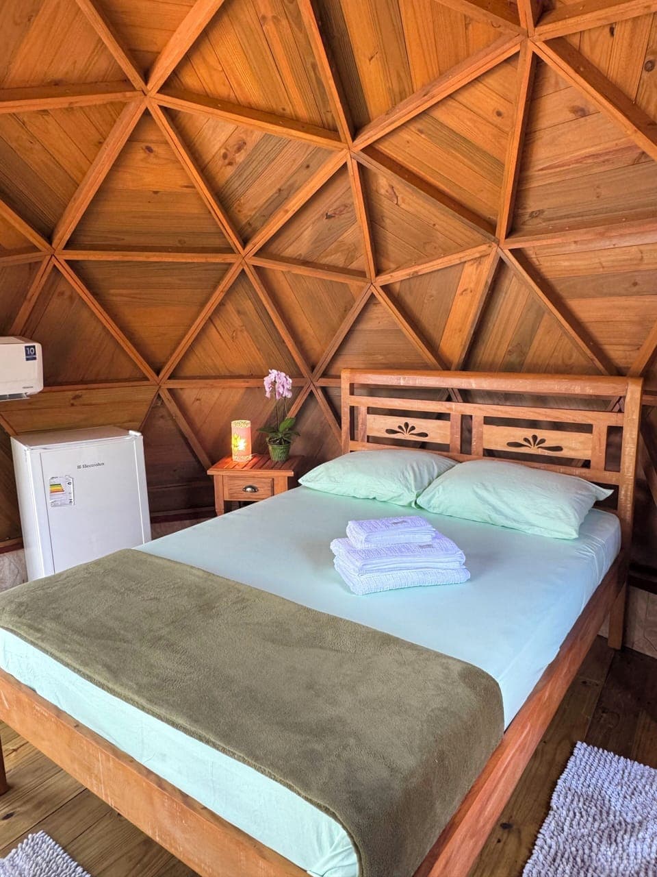 Deluxe Bungalow, Mountain View | Iron/ironing board, free WiFi, bed sheets