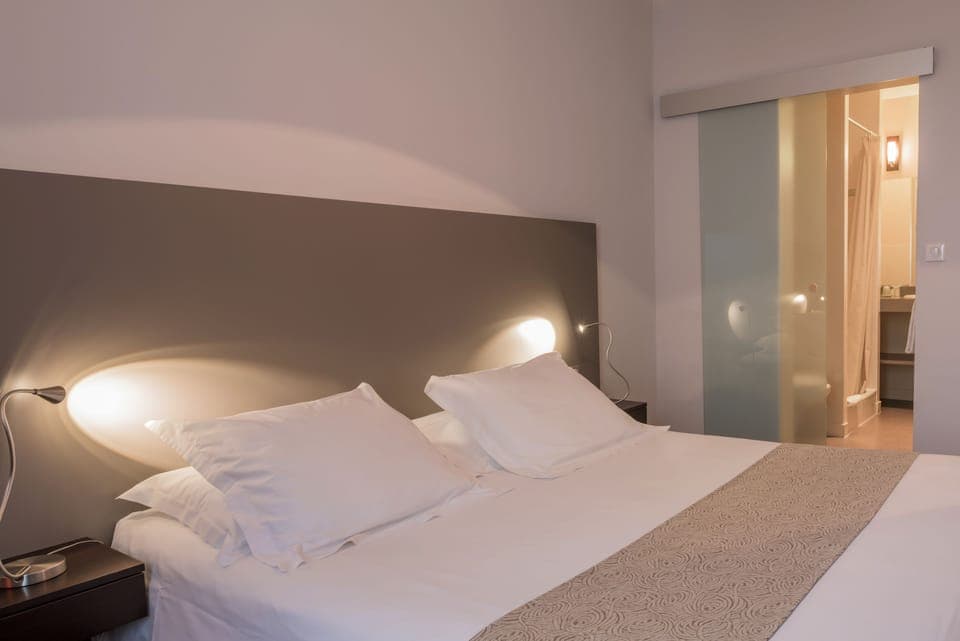 Standard Room, 1 Double Bed | Desk, soundproofing, free WiFi, bed sheets