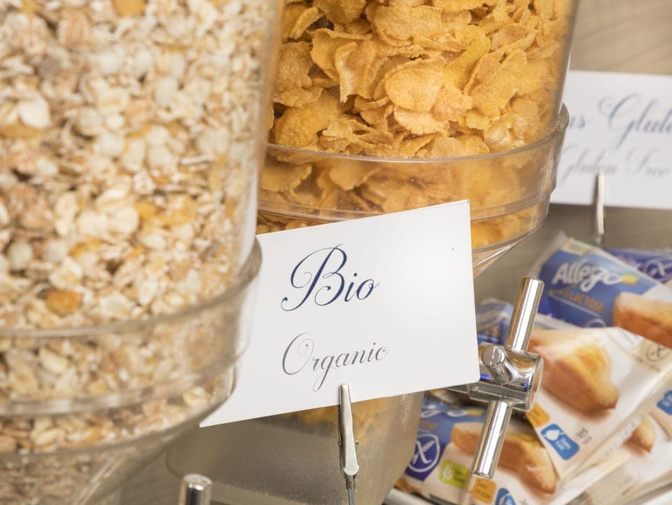 Daily continental breakfast (EUR 12 per person)