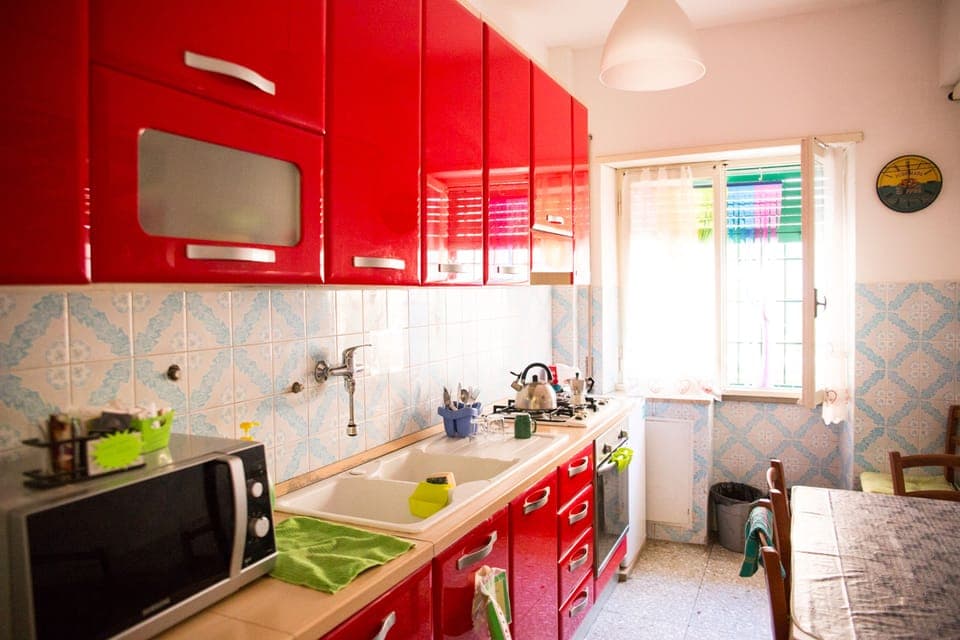 Stovetop, coffee/tea maker, cookware/dishes/utensils