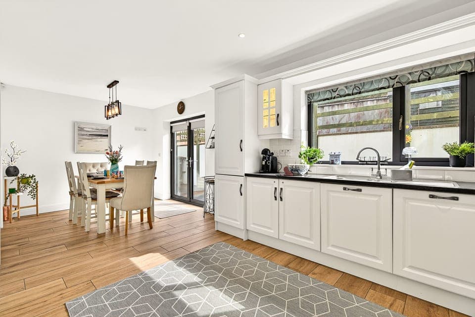 Large fully equipped kitchen with dining table