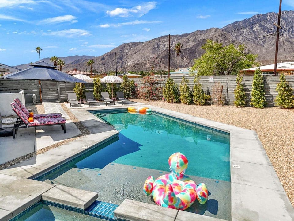 Private pool + spa with mountain views & sunny lounge area